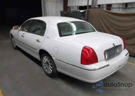 2006 Lincoln Town Car Signature из США, поврежденный, VIN 1LNHM81W96Y603303